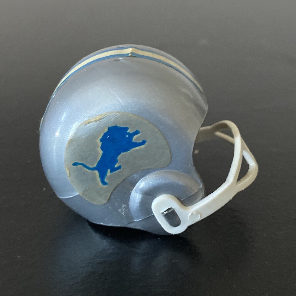 VINTAGE 1970'S HARD PLASTIC DETROIT LIONS MINI GUMBALL FOOTBALL HELMET OPI